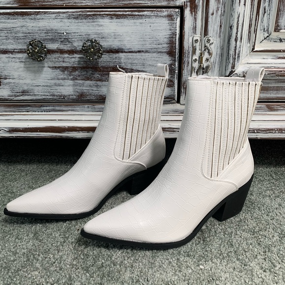 PrettyLittleThing Shoes - White western boots from Pretty Little Thing